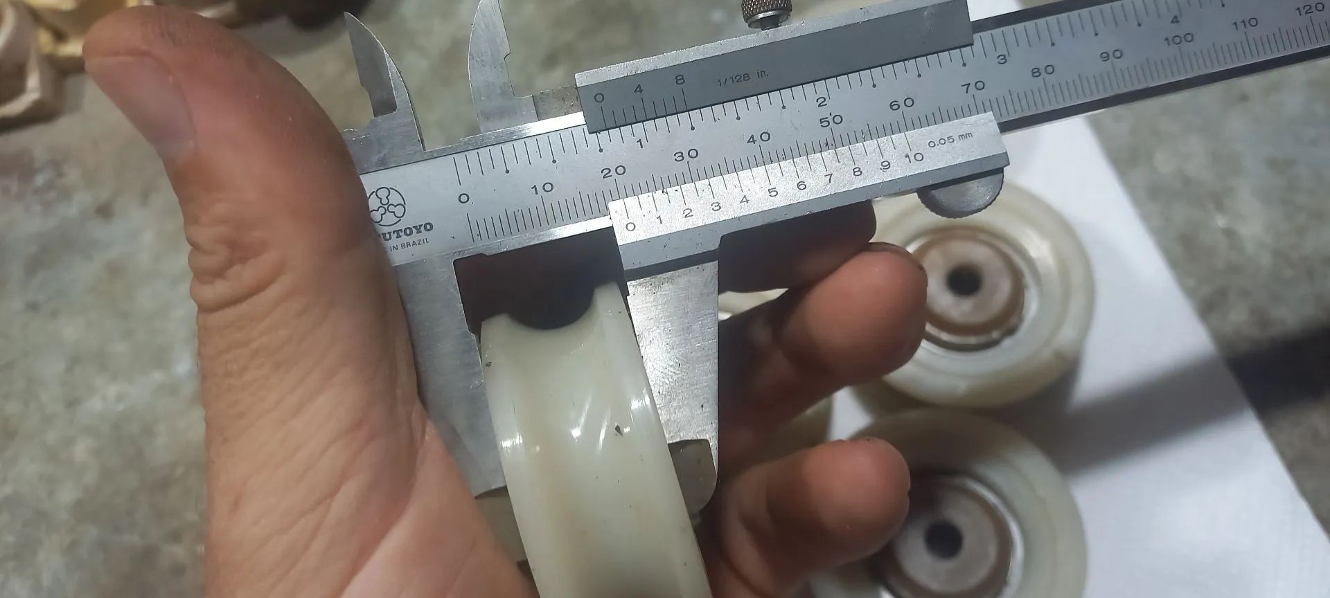 Roldana de nylon canal u - Foto 5