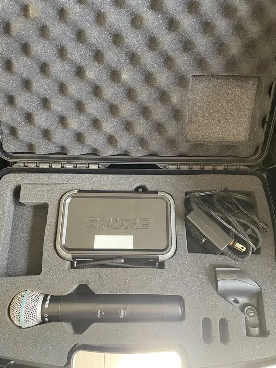 Microfones e equipamentos de som profissional