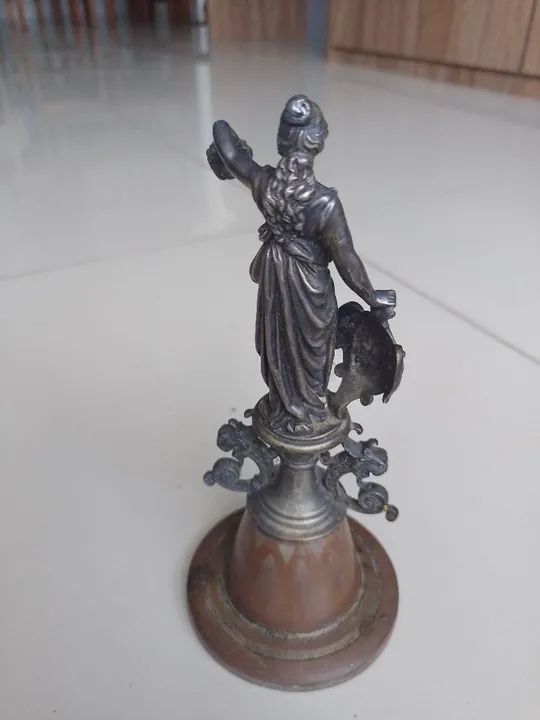 Antiga Figura em Metal - Decoração - Foto 2