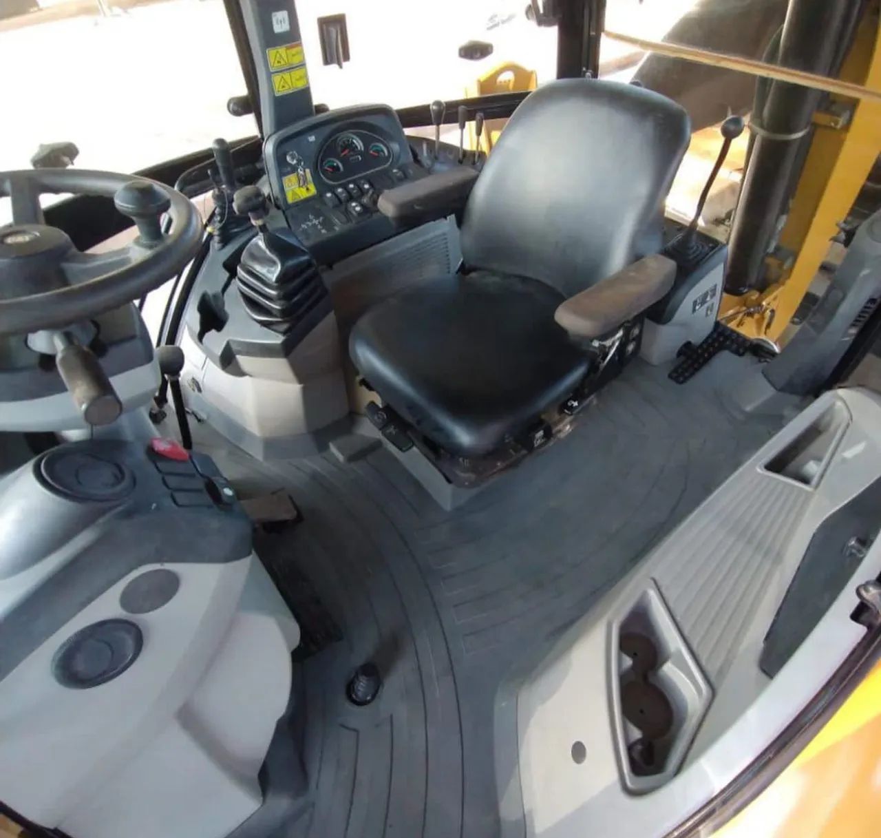 Retroescavadeira Caterpillar 416E - Foto 3