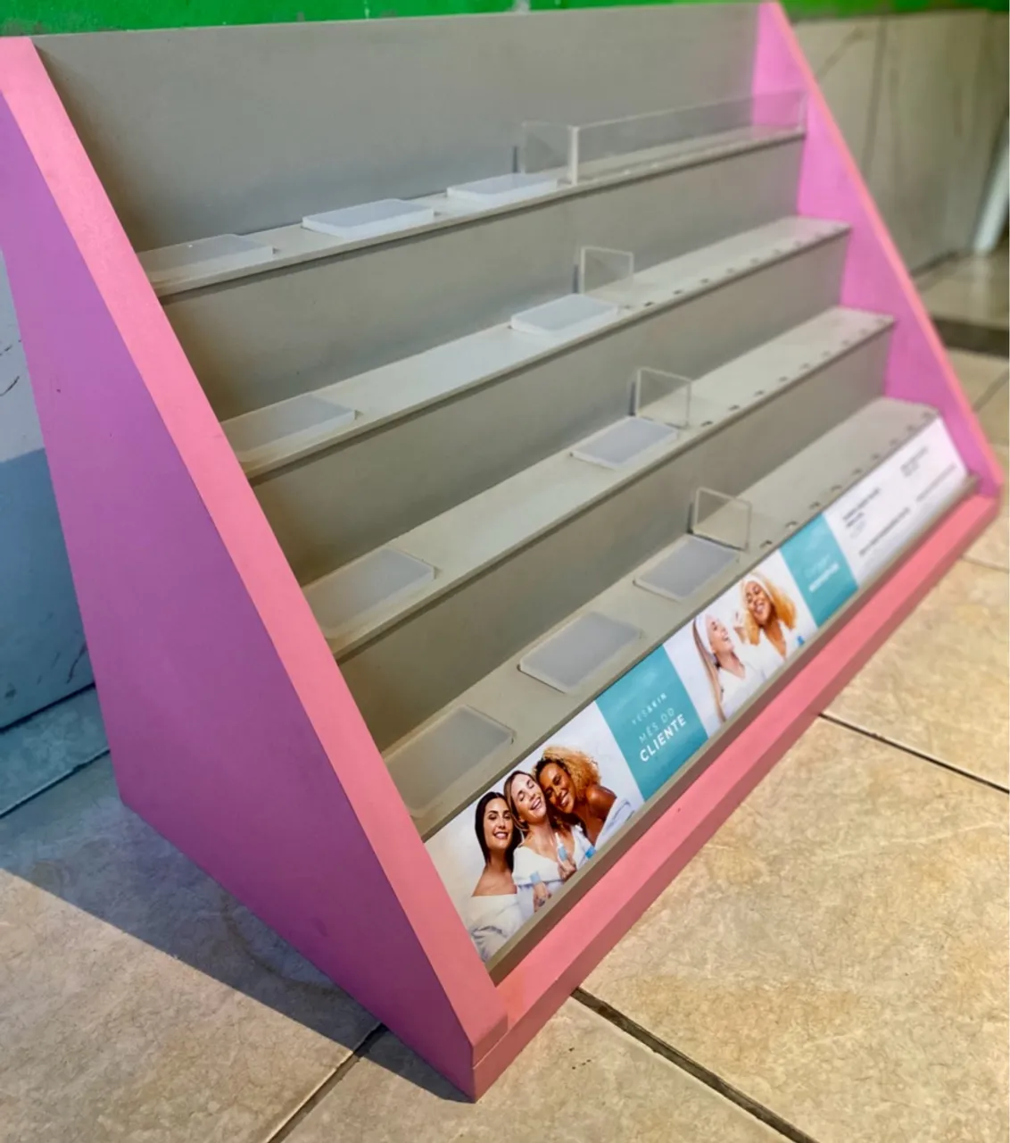 Móvel/ Estante organizadora para Salão de beleza ou Loja
