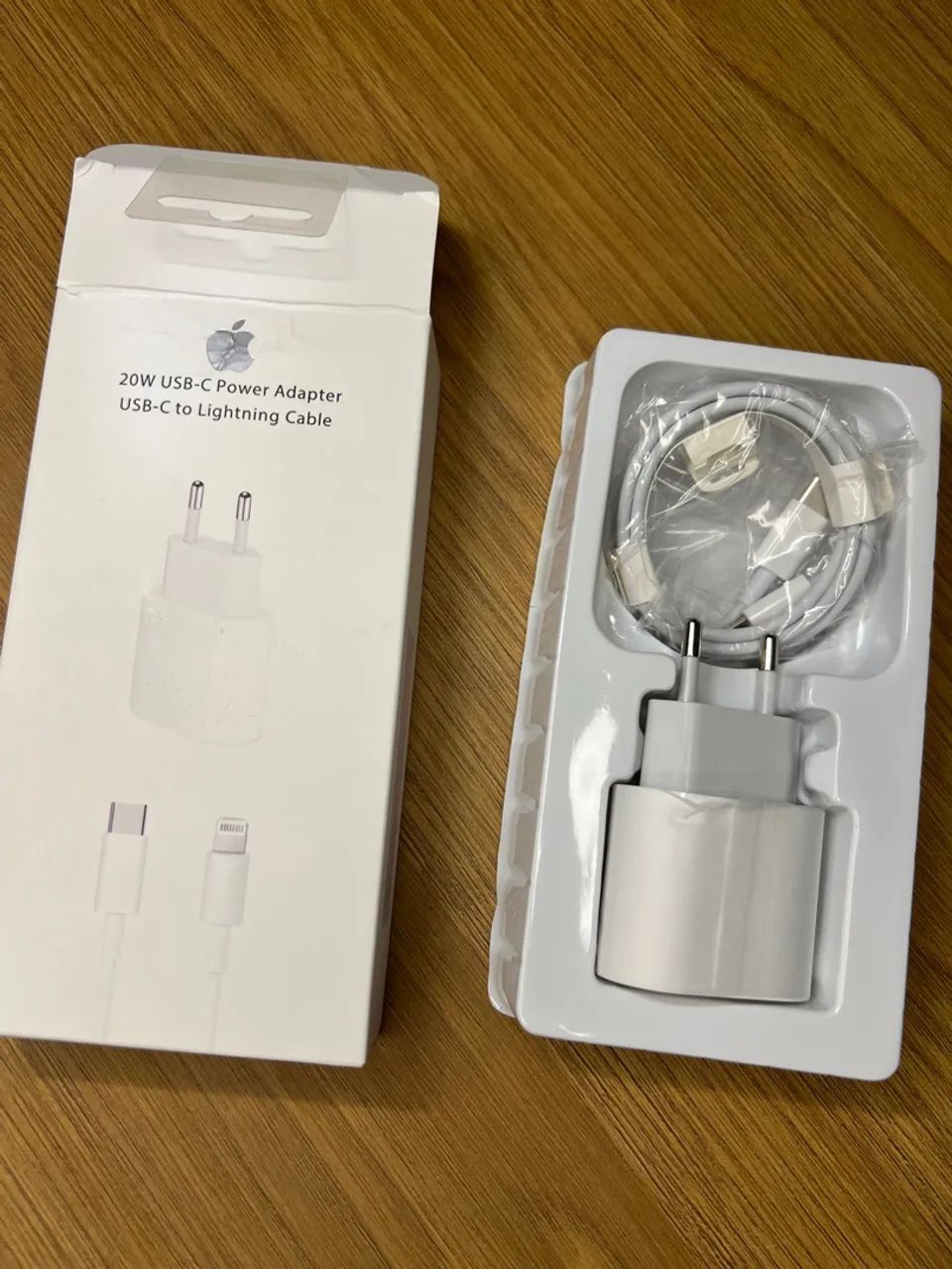 Carregador IPhone Apple 20W USB-C e Cabo Lightning - Novo