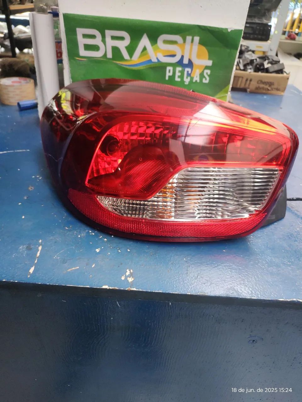 lanterna traseira esquerda kwid 