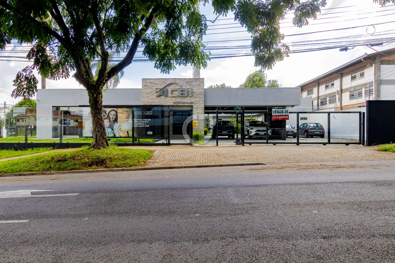 Casa comercial à venda no Bacacheri!