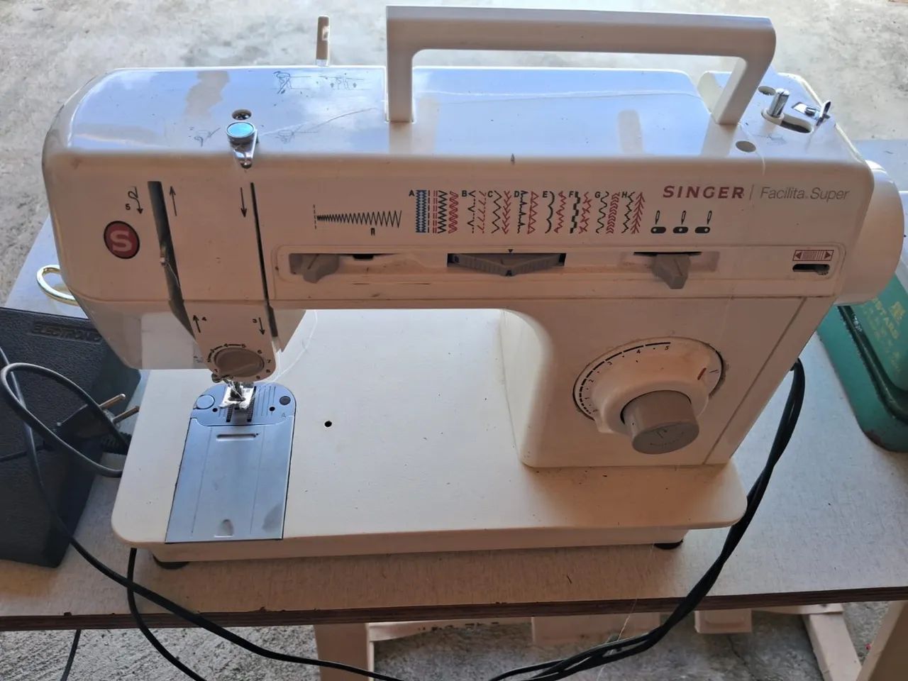 Máquina de Costura Singer Facilita -R$650,00