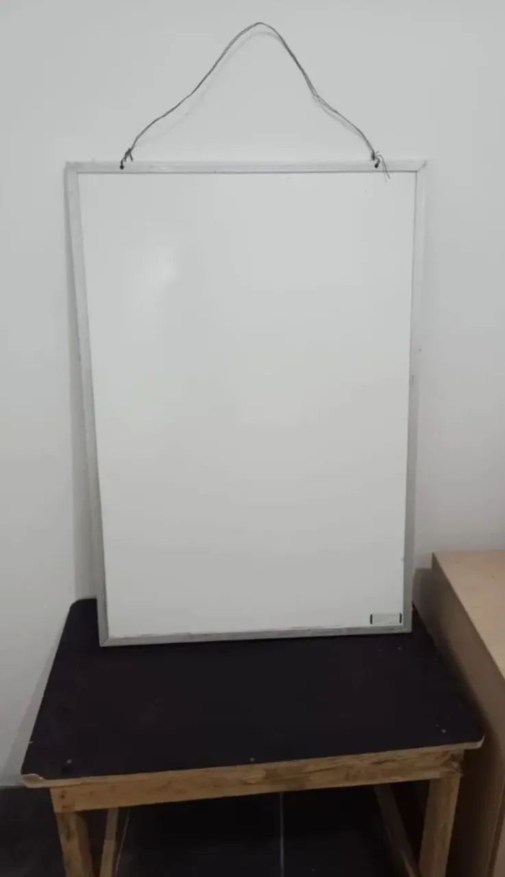 Quadro branco com moldura