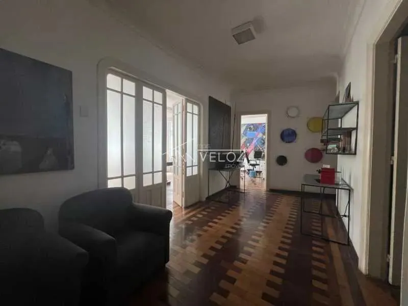 Apartamento - / Residencial / Glória