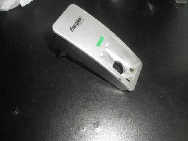 Cargador Energizer AA - AAA (USADO)
