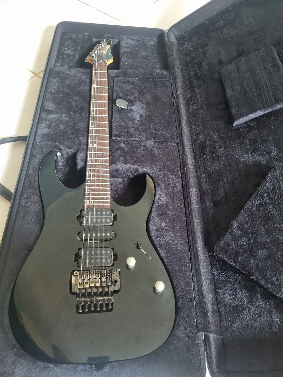 Guitarra Ibanez premium - Preta