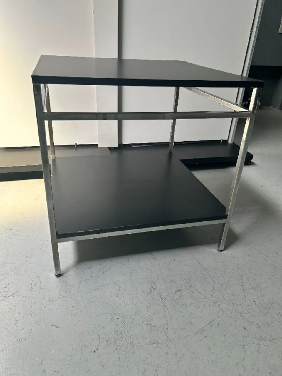 MESA PRETA COM BASE CROMADA - Foto 3