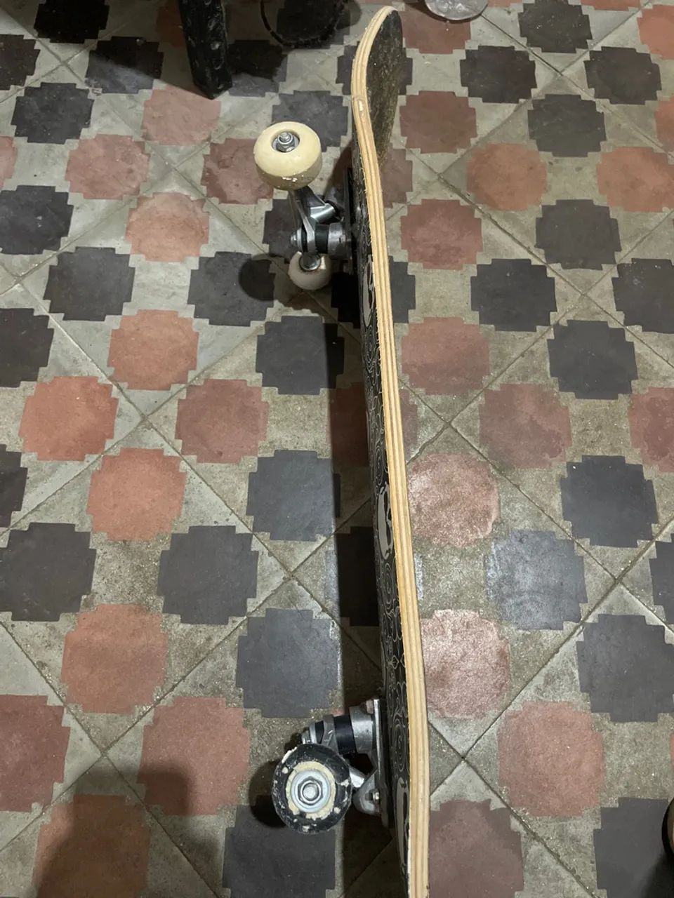 Skate Completo com Design de Caveiras - Foto 2