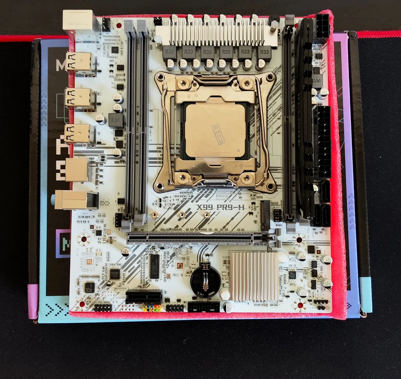 Kit Xeon X99 PR9-H - Xeon E5 2666 V3 + 16GB RAM DDR4, com entrada NVMe para SSD.