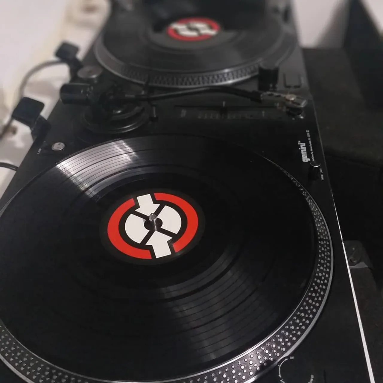 Par de toca discos para DJs Gemini DD50IV Direct drive