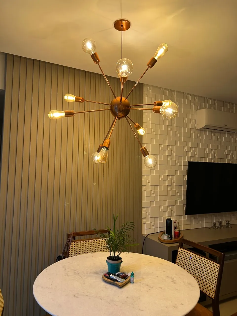 Lustre Moderno em forma de átomo