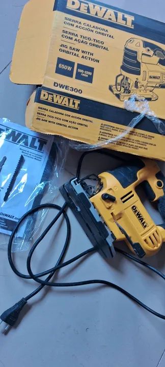 Serra Tico-Tico Dewalt DWE300 650W - Nova