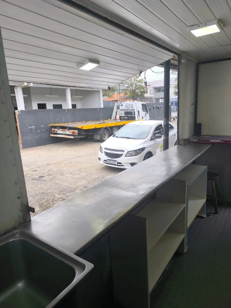 FOOD TRUCK COMPLETO *COM DOCUMENTO* - Geladeira Expositora, Forno Elétrico, Chapa... - Foto 4