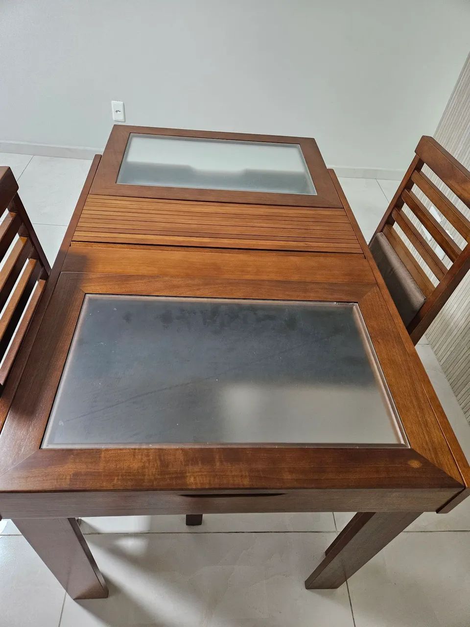 Mesa com 4 cadeiras 64302123638401120