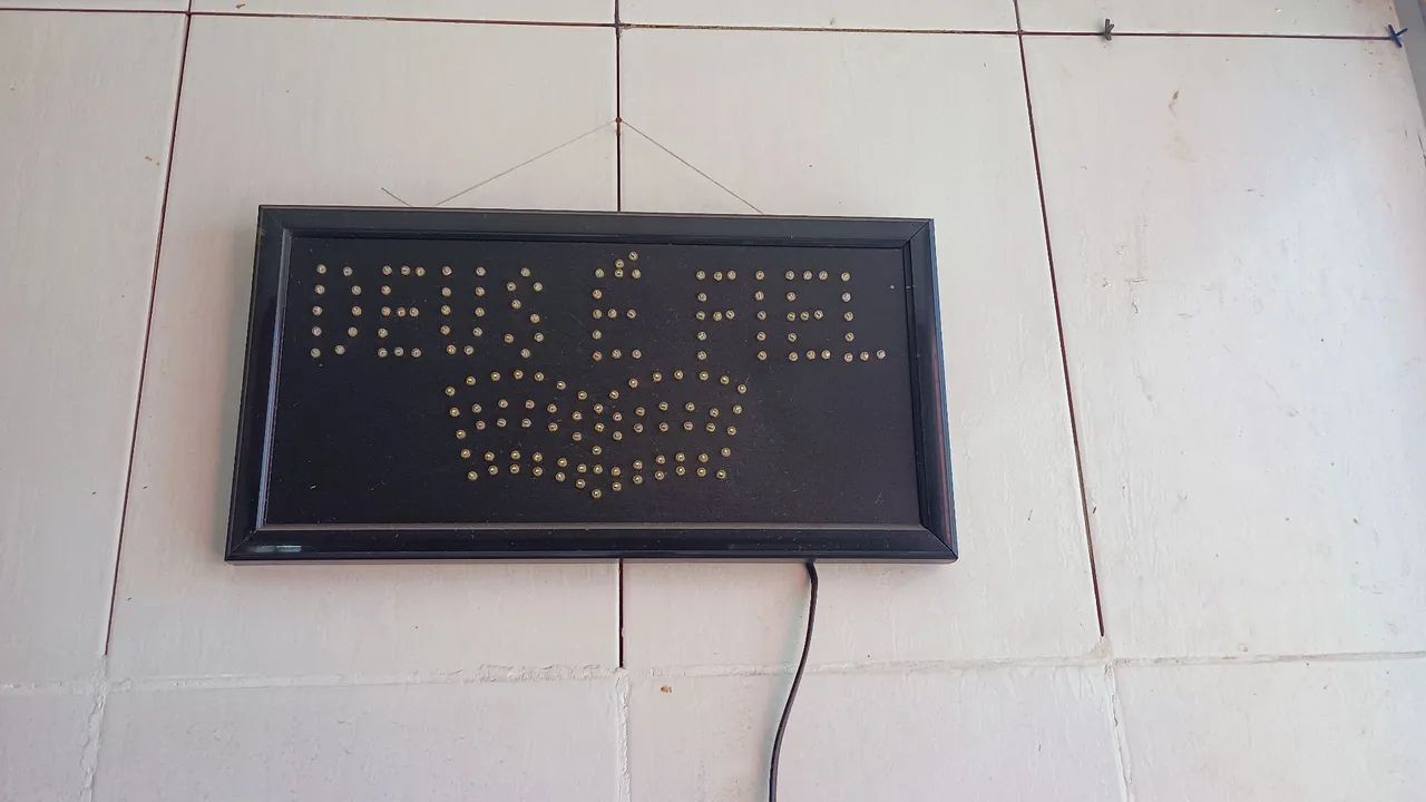 Letreiro DEUS É FIEL