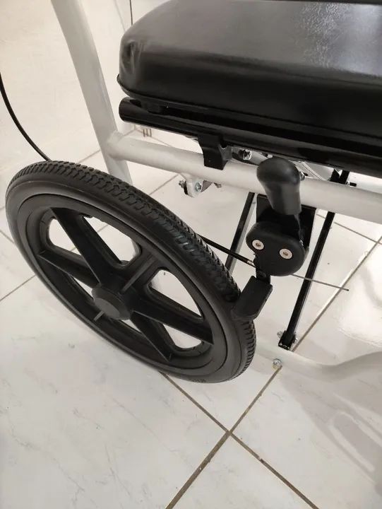 Cadeira de rodas e Banho Dobrável - Nova - Foto 4