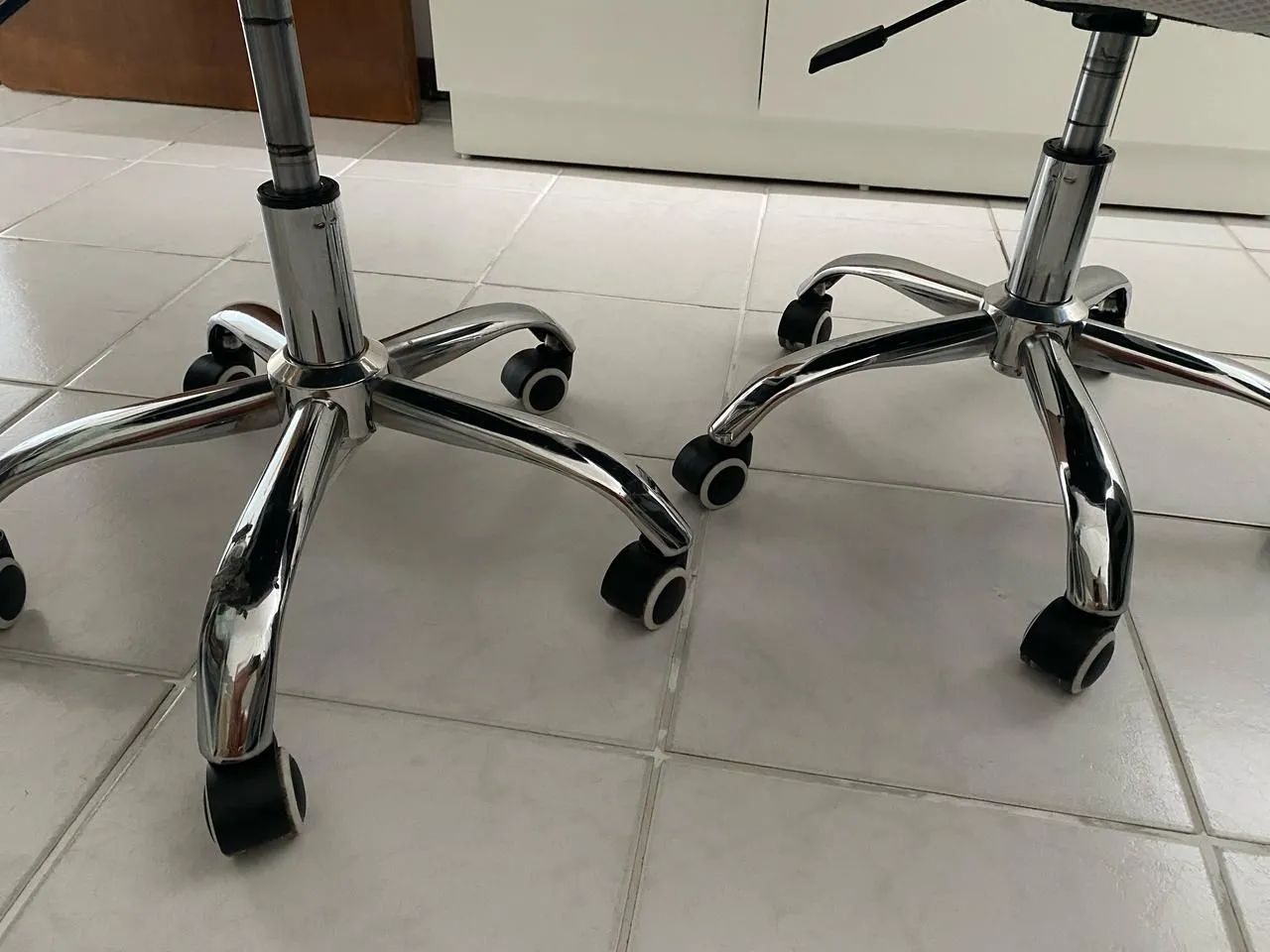 Cadeiras para escritorio - pouquíssimo uso, comprei na Leroy.. - Foto 4