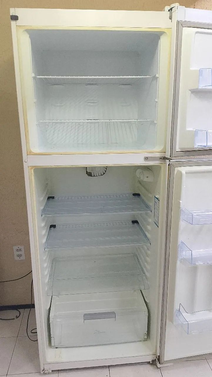 Vendo geladeira funcionando perfeitamente  - Foto 4