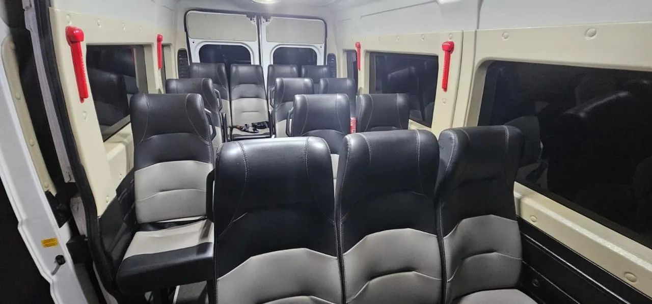 VAN (16 lugares) - FIAT - DUCATO 2021 - Foto 7