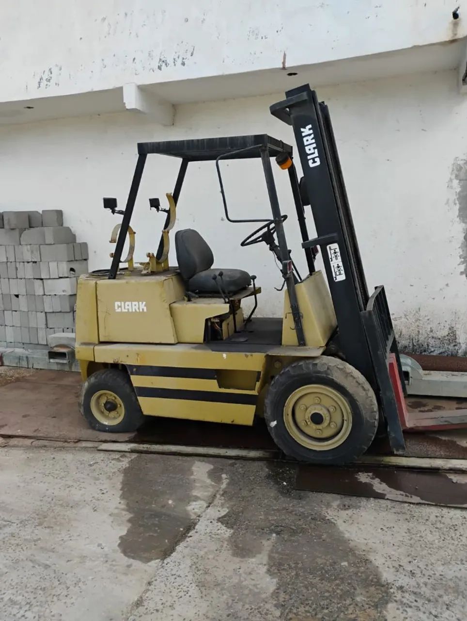 Empilhadeira clark