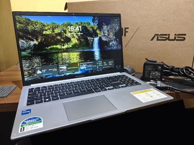 Notebook Potente Asus Tela 15 pol, Intel i5 12450H, 12 GB de memória, 250 GB de espaço