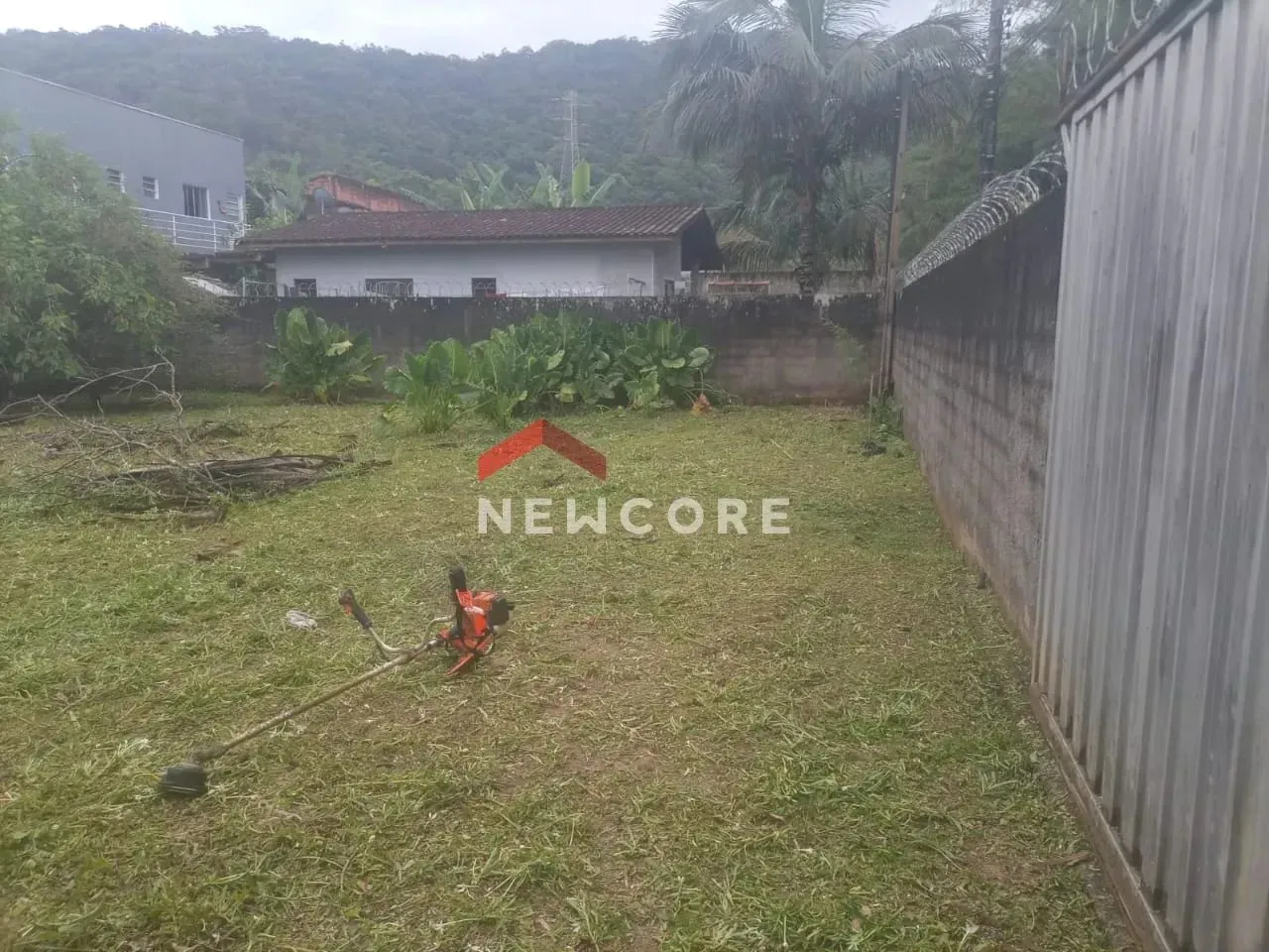 Lote em Rua Antônio de Lucca - Jardim do Sol - Caraguatatuba/SP