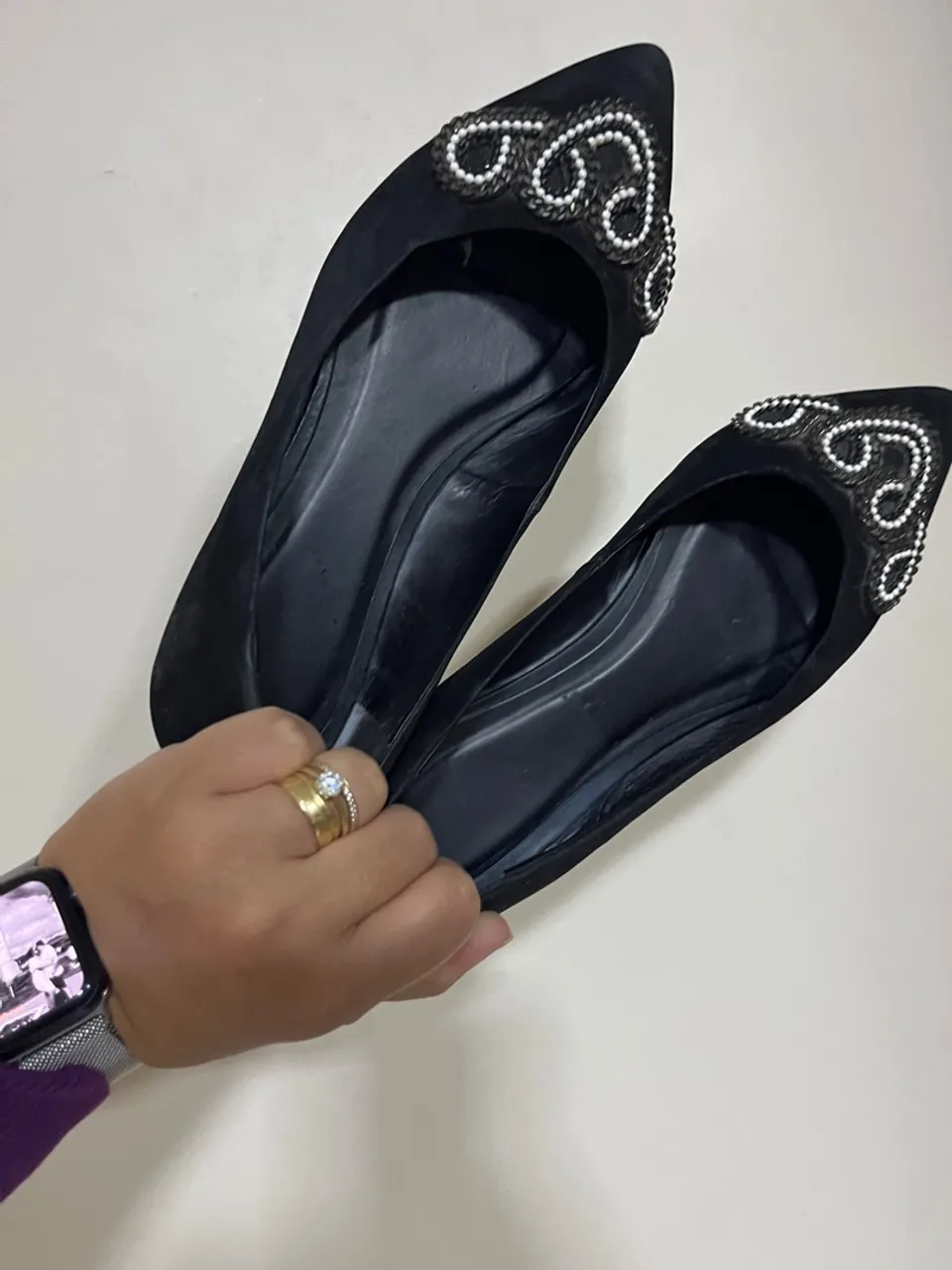 Sapatilhas pretas com detalhes