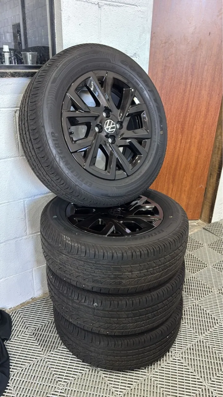 Rodas e pneus originais Saveiro Trendline 2025 205/60r15