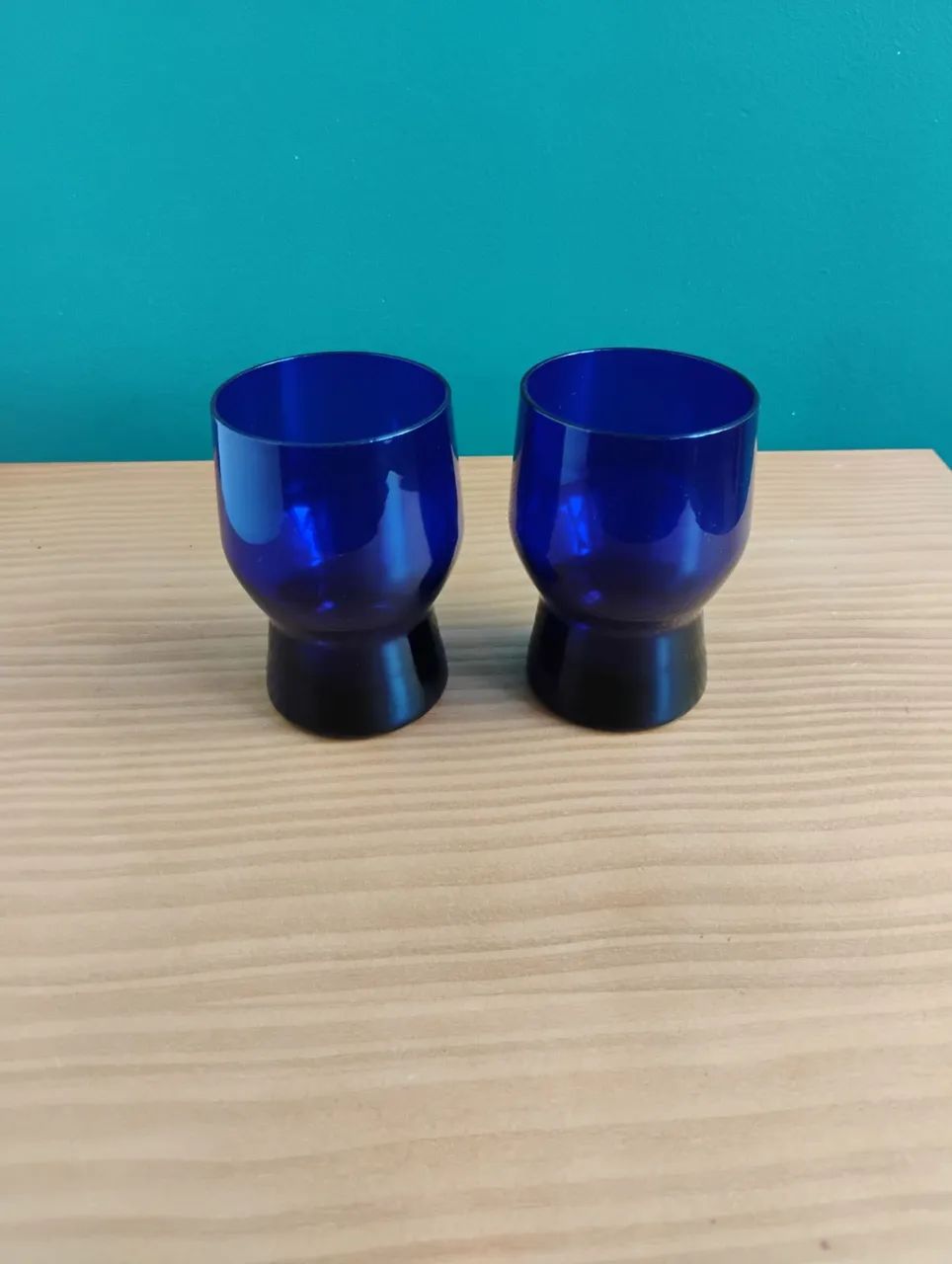 Copos em vidro azul 