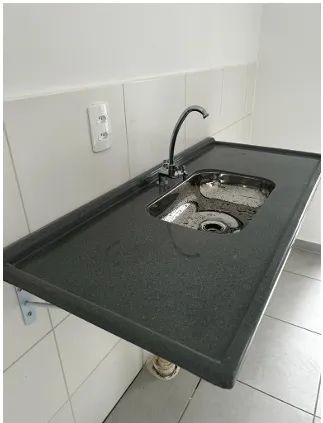 PIA DE COZINHA EM GRANITO + CUBA INOX + TORNEIRA COM SAÍDA PARA FILTRO