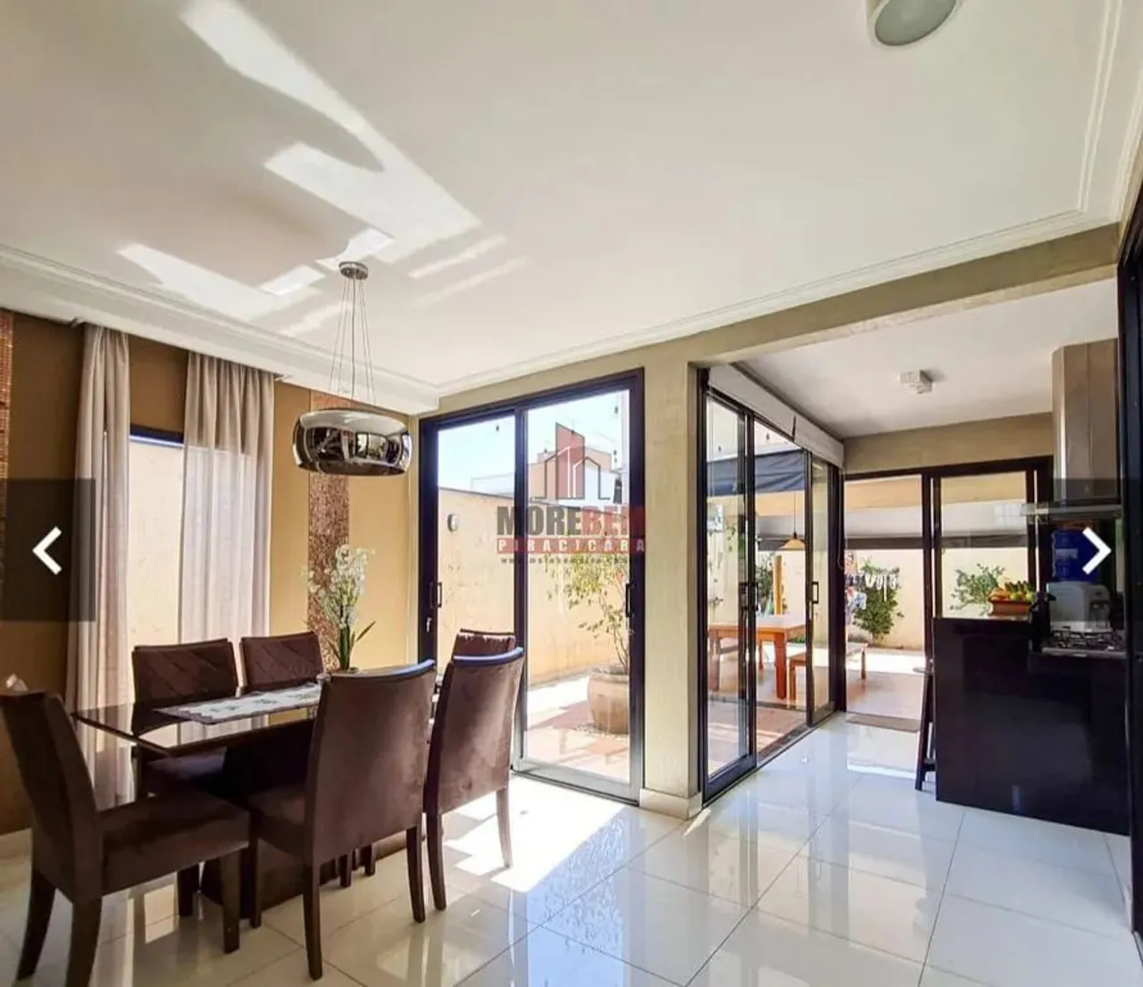 Casa em condomínio com 4 dorms, sendo uma suíte, fino acabamento - 240m2