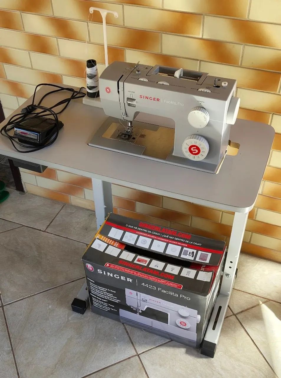 Máquina de costura Singer Facilita Pro 4423 - Foto 2