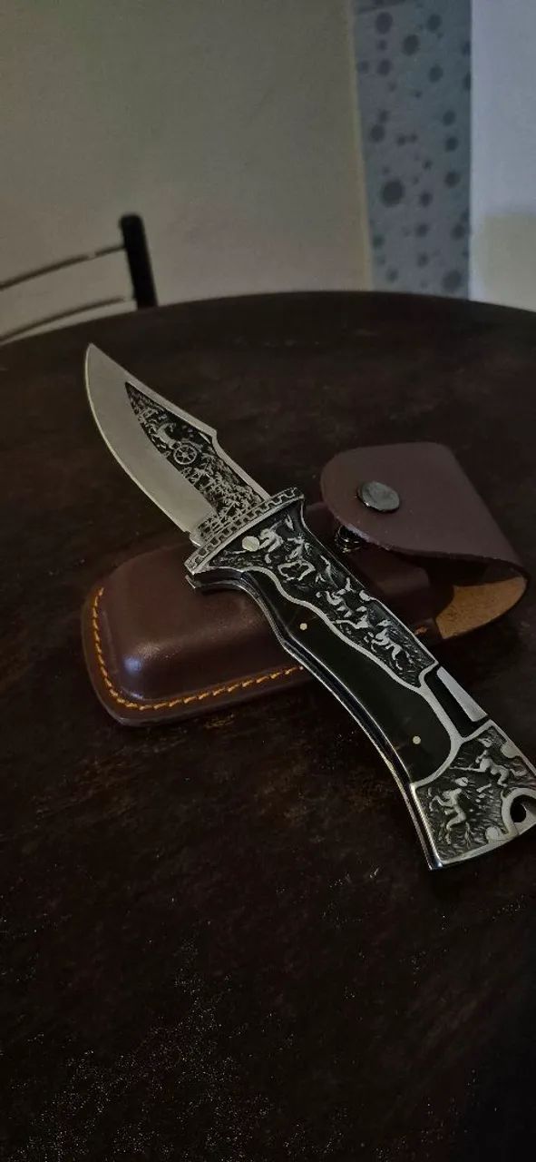 Canivete com desenhos de cavalo 