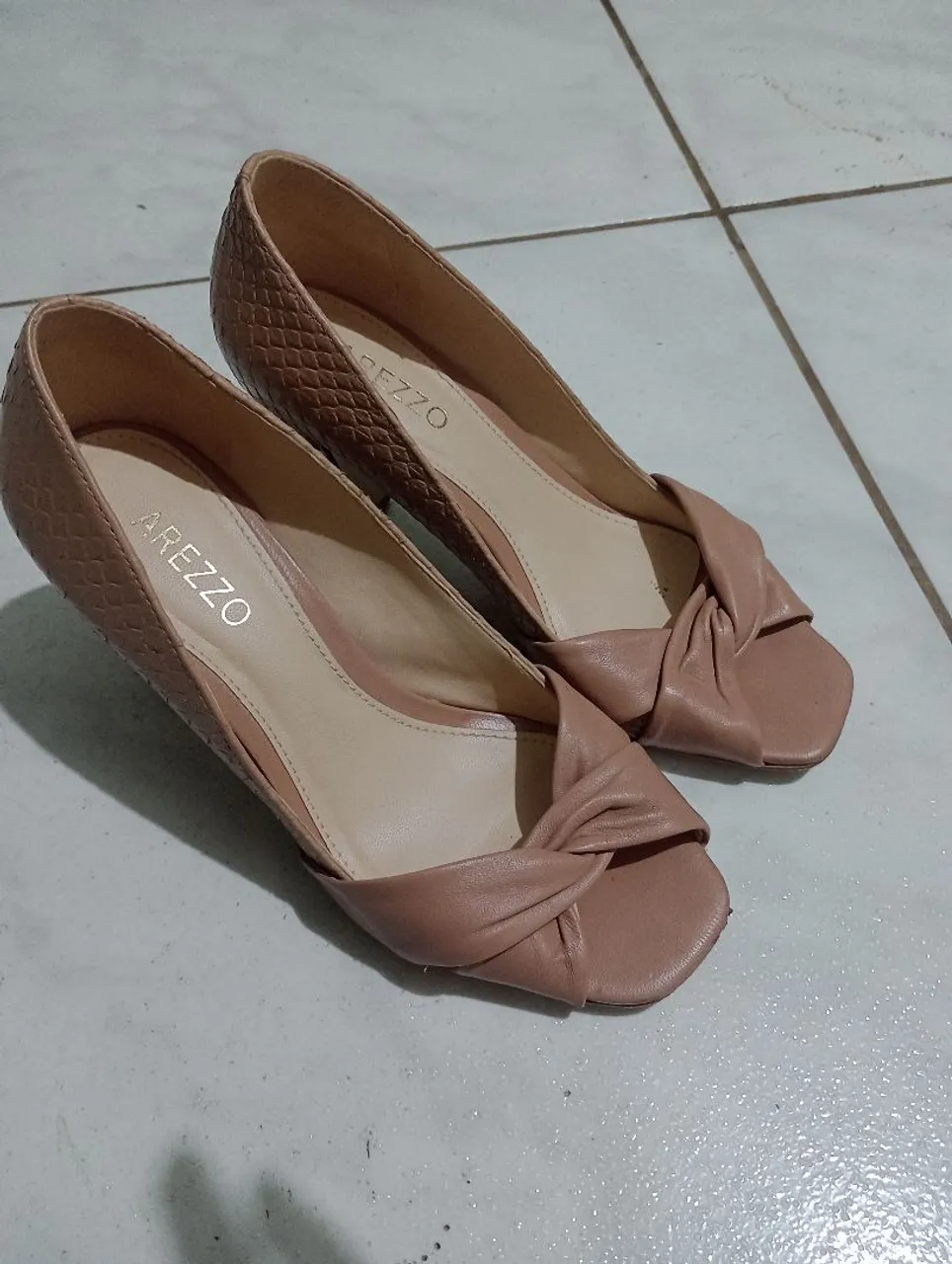 Sapatos Arezzo em Couro