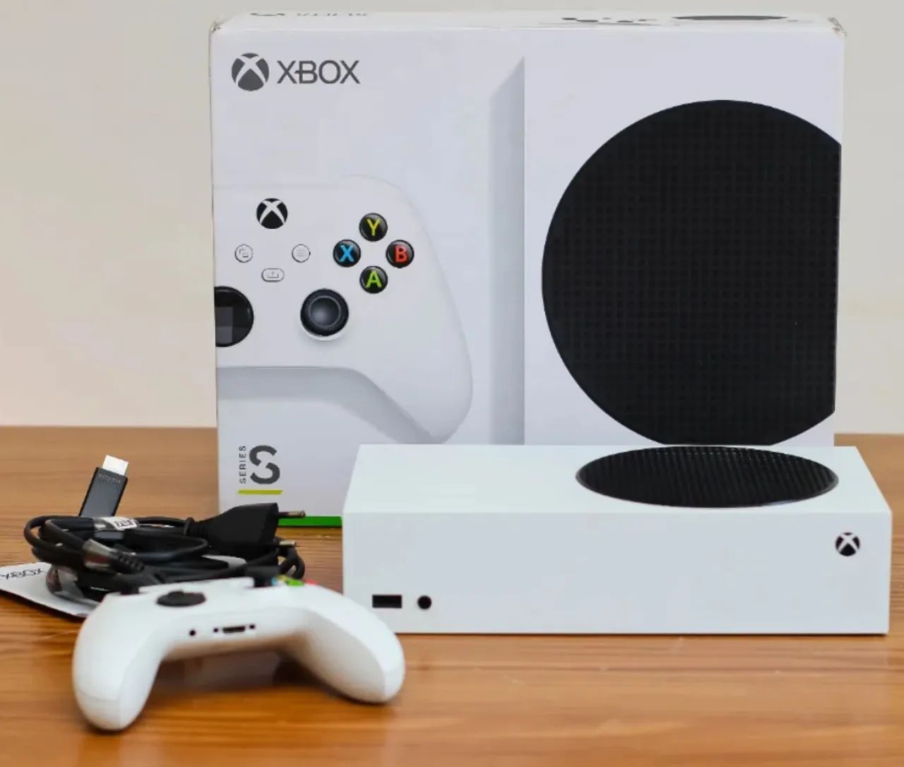 Xbox Séries s semi novo sem detalhes 