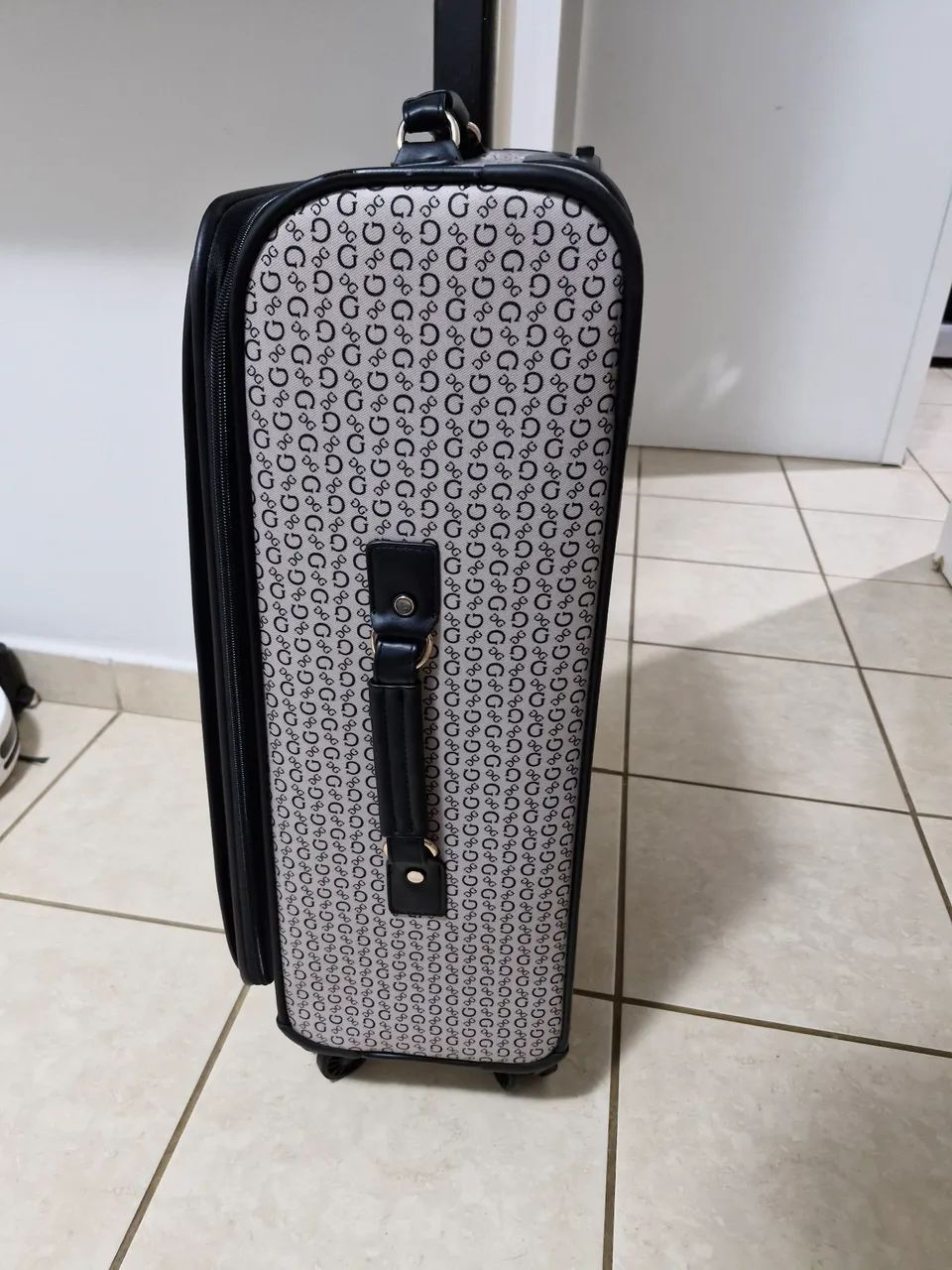 Mala De Viagem 23 Kg Guess Original Flexível Rodinhas 360º - Foto 3