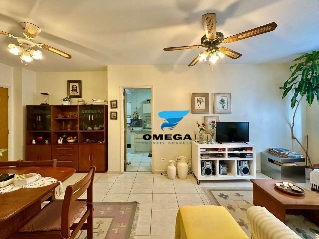 Apartamento à venda na praia das Pitangueiras no Guarujá I Omega Imoveis