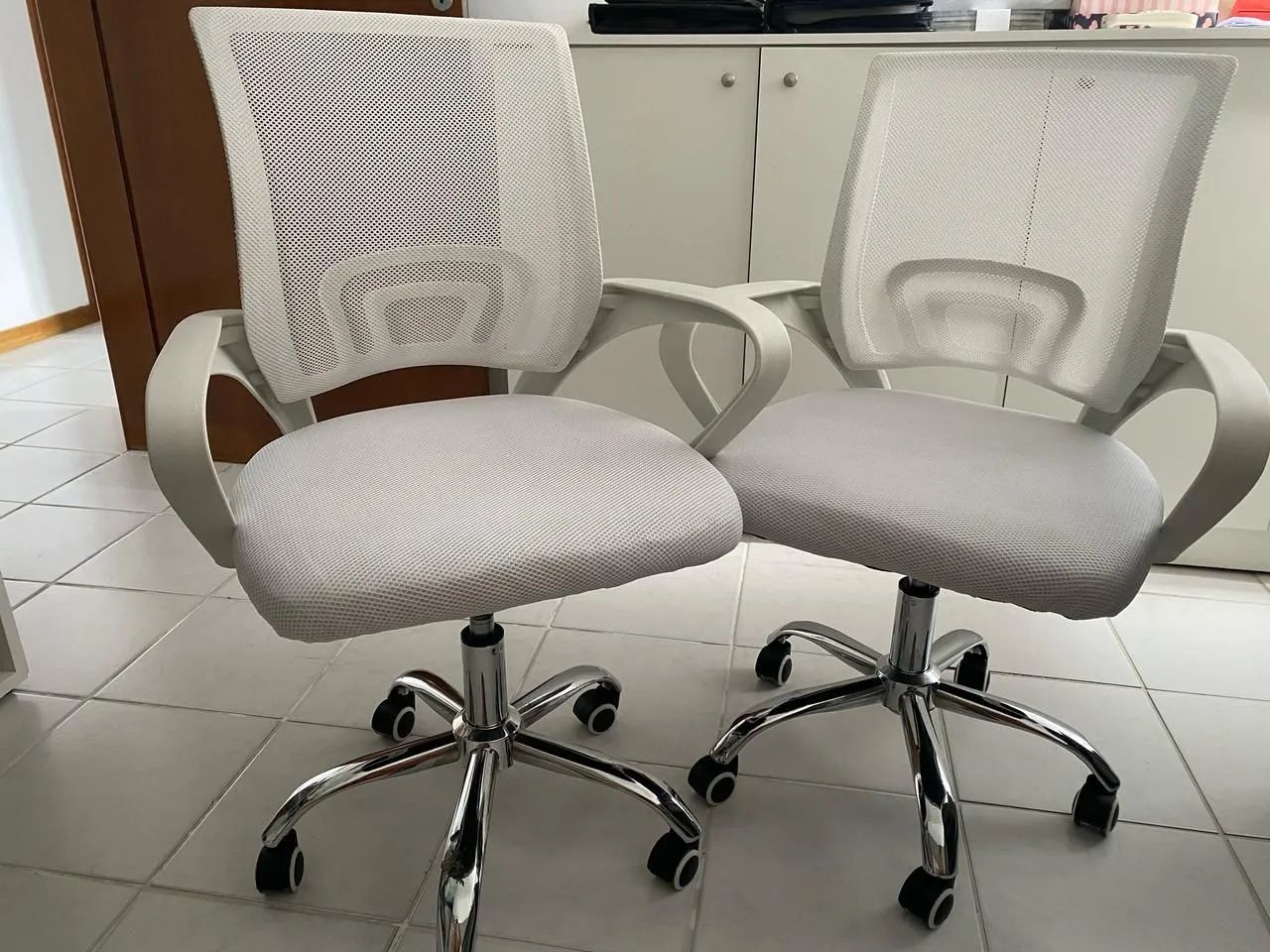 Cadeiras para escritorio - pouquíssimo uso, comprei na Leroy..