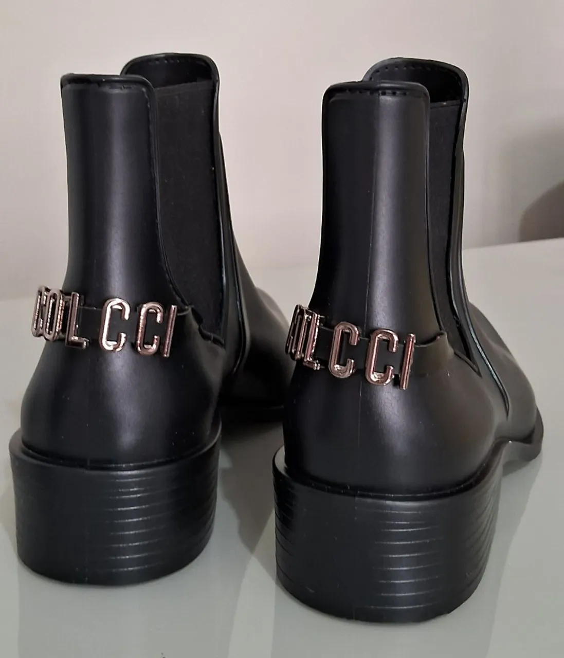 Bota Colcci Preta - Detalhe em Metal