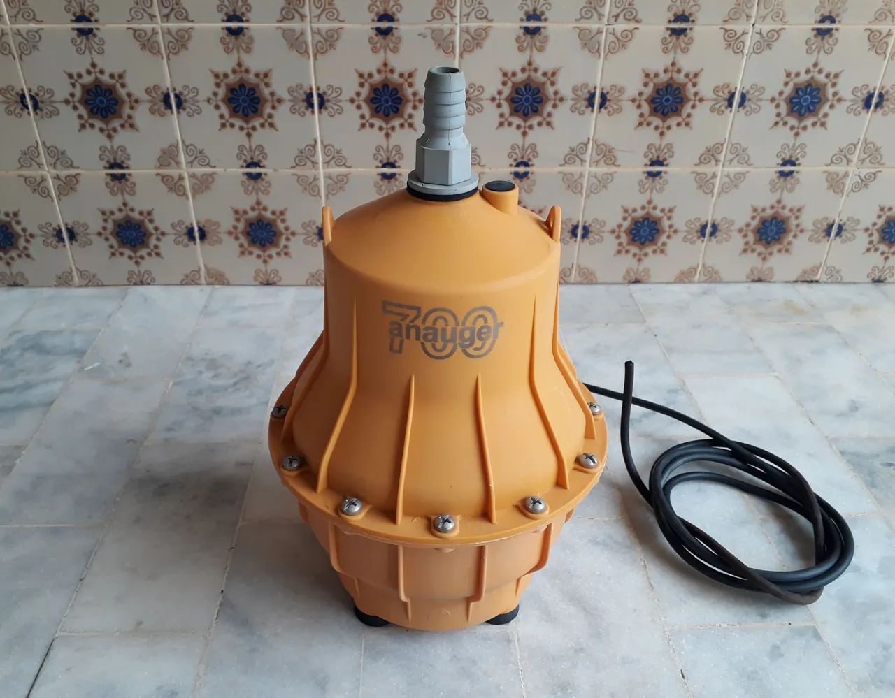 -   1. BOMBA D'ÁGUA SUBMERSA PARA, CISTERNAS, RESERVATÓRIOS, E POÇOS.