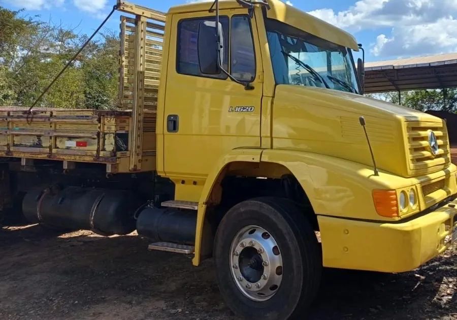 Caminhão Mercedes-Benz 1620  - Foto 2