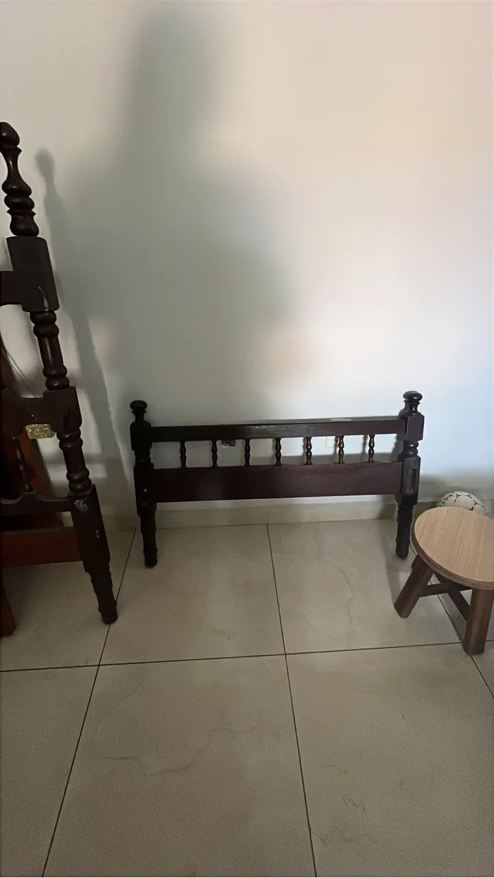 VENDE SE CAMA DE SOLTEIRO DE SUCUPIRA - Foto 2