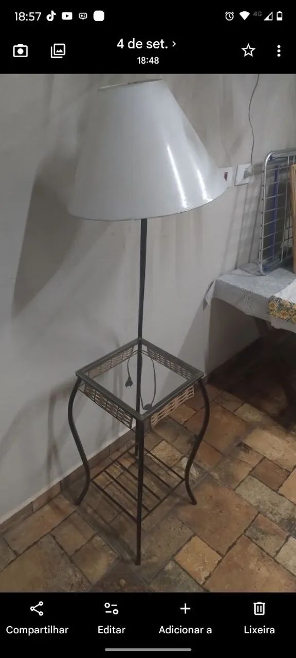 Luminária de chão com mesa lateral - Foto 4