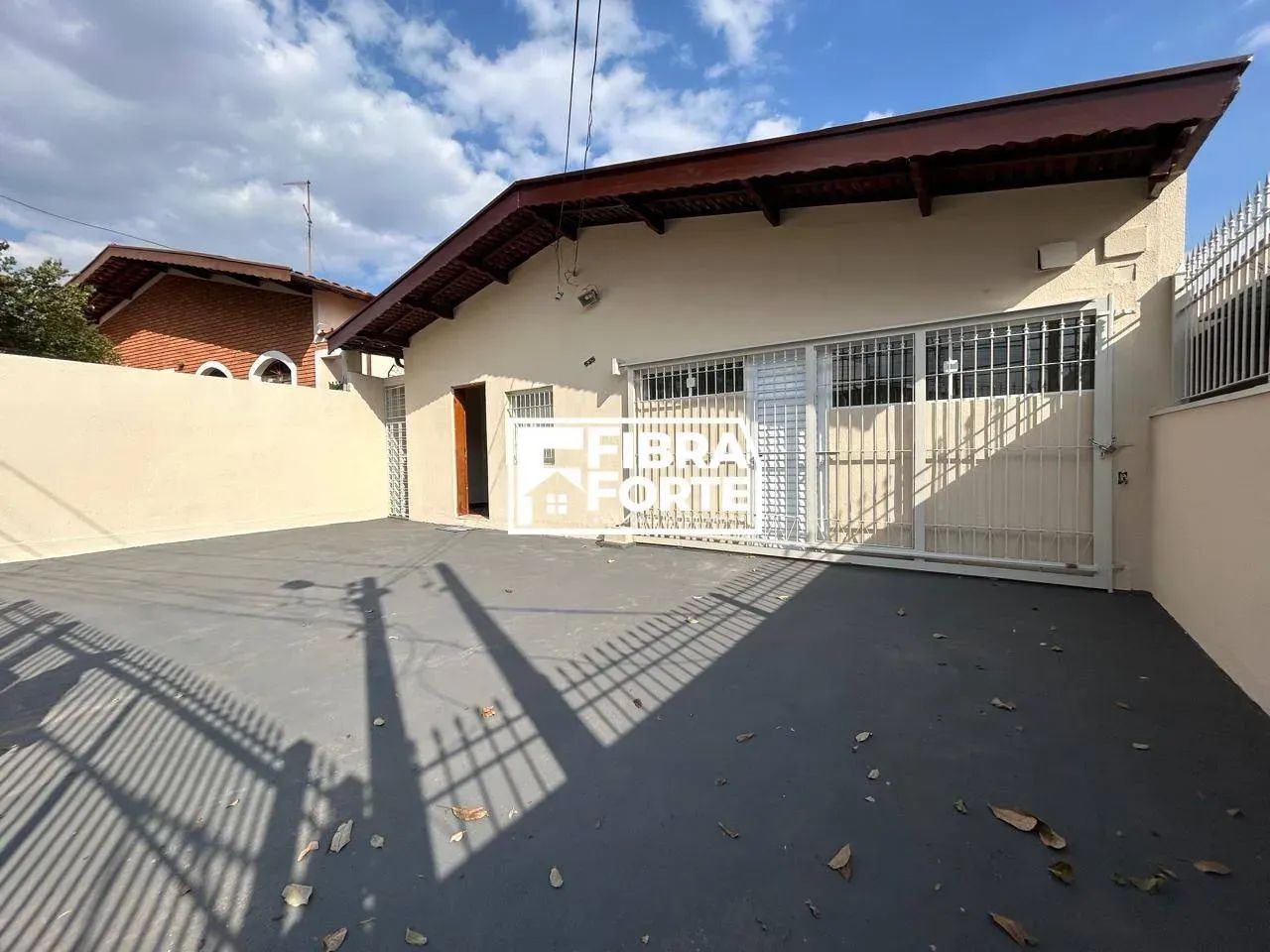 Casa Terrea com edicula e Piscina