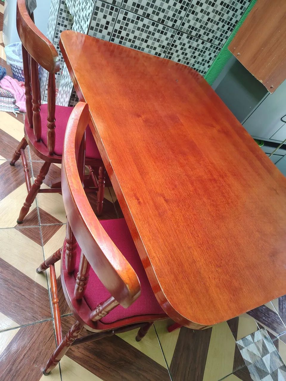 Mesa com 3 cadeiras