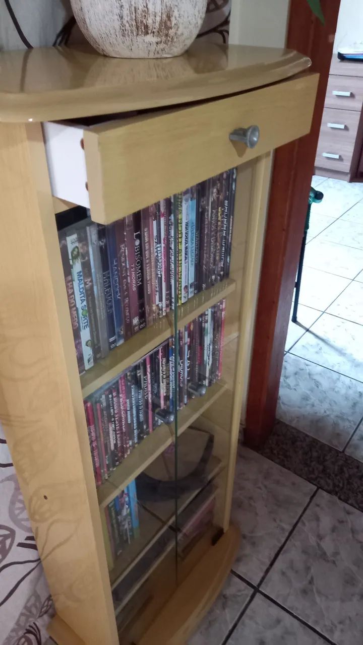 Estante com com gaveta e portas de vidro - Foto 2