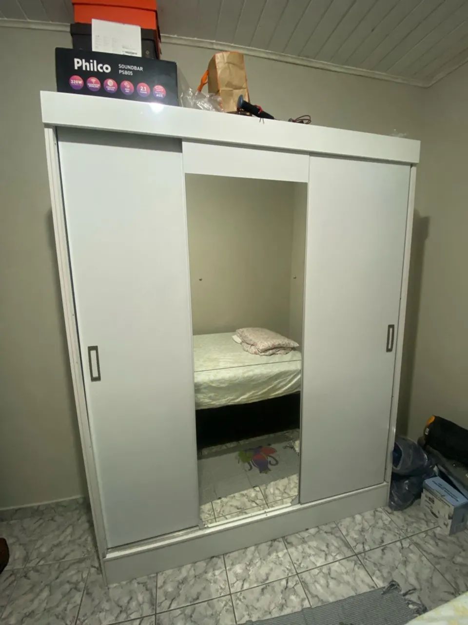 Guarda roupa 3 portas com espelho - Foto 2